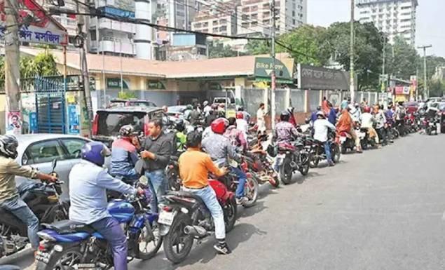 তেল সংকটে রাজধানীর বেশ কয়েকটি পাম্প বন্ধ